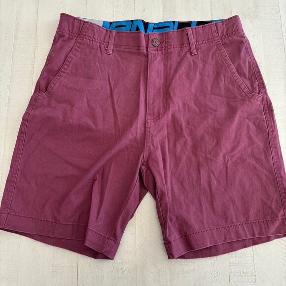 DENALI Men's Stretch Waist Flat Front Shorts Berry Red Size 34 NWT - Picture 1 of 4